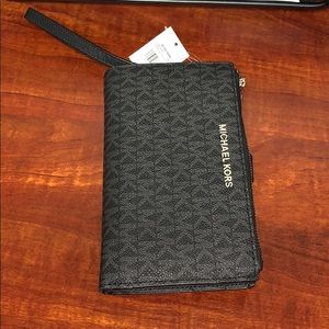 Michael.kors wristlet